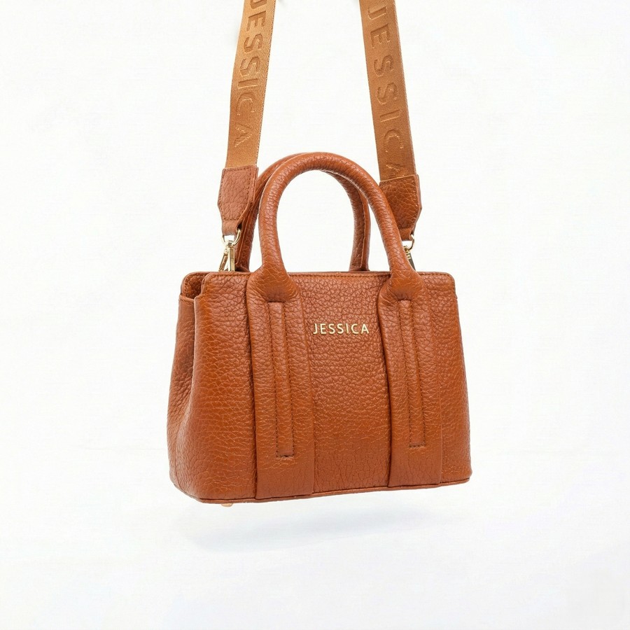 شنطة حريمي جلد إيطالي مستورد بتتشال هاند ومعاها دراع كروس ستان مقاس 18×25

